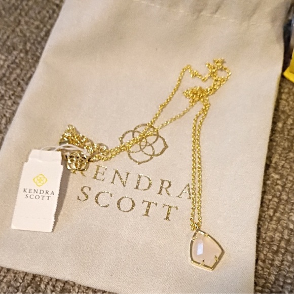 Kendra Scott Jewelry - NWT Kendra Scott necklace